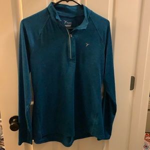 Active wear quarter sleeve shirt